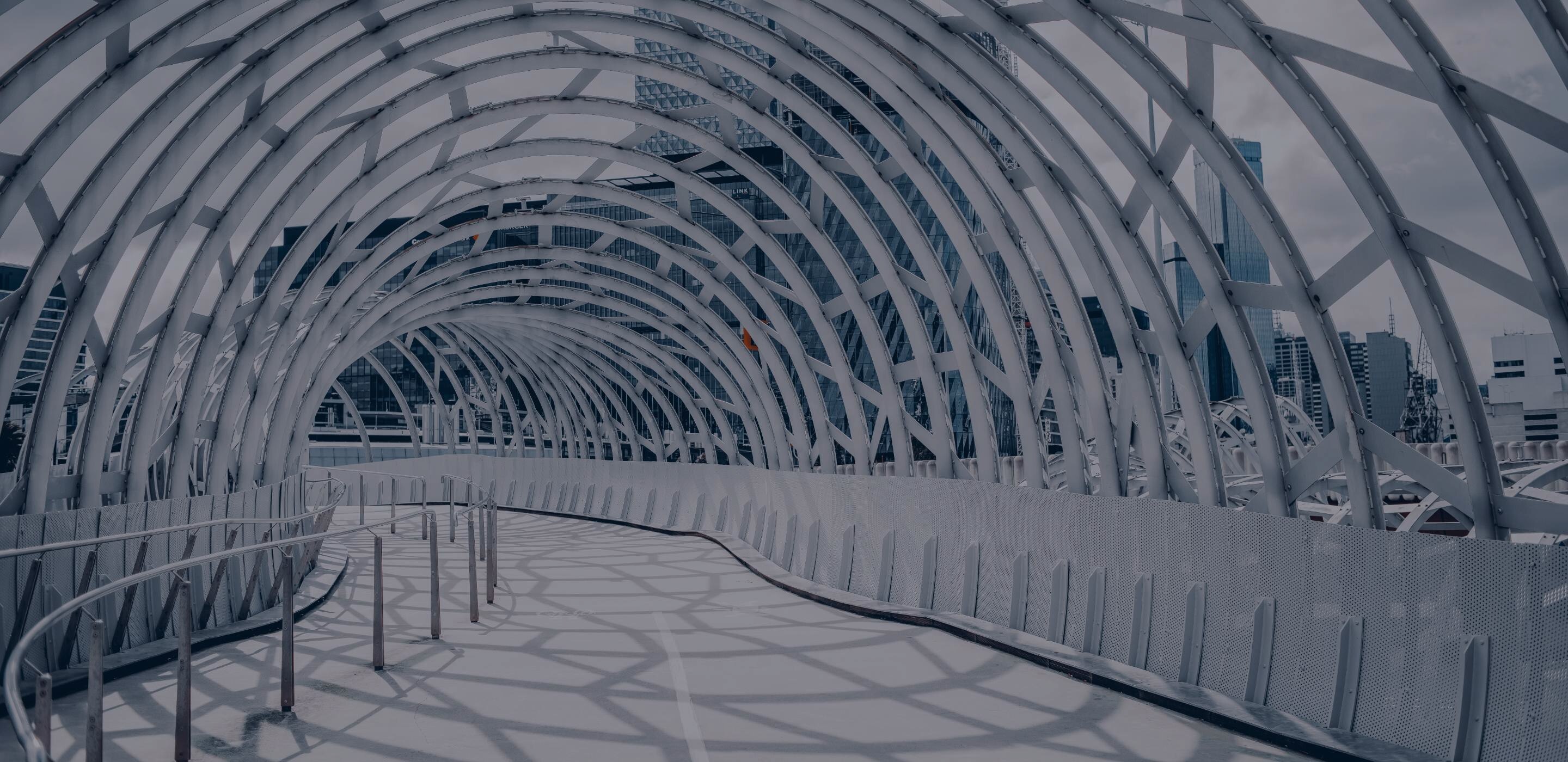 Tunnel made up of steel and glass