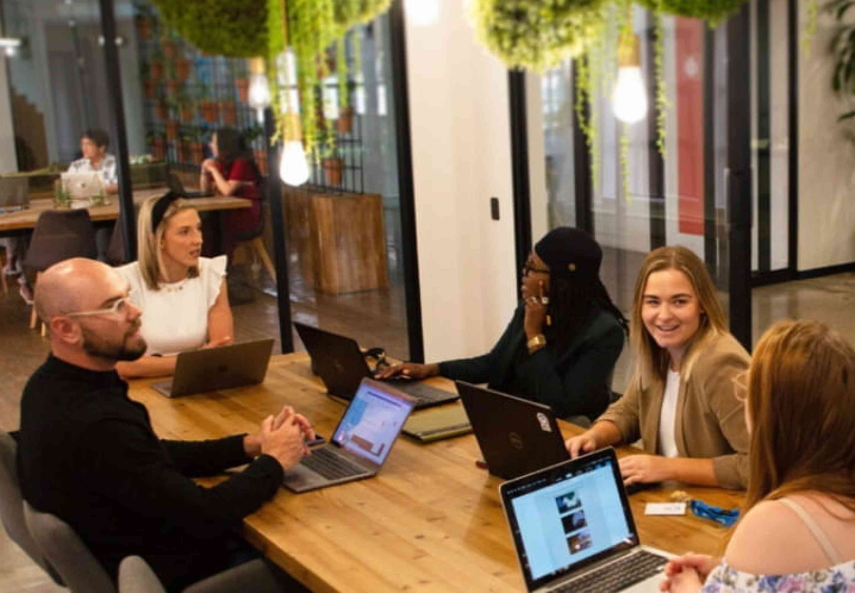 How the hybrid workplace is reshaping enterprise networks 2880x2000