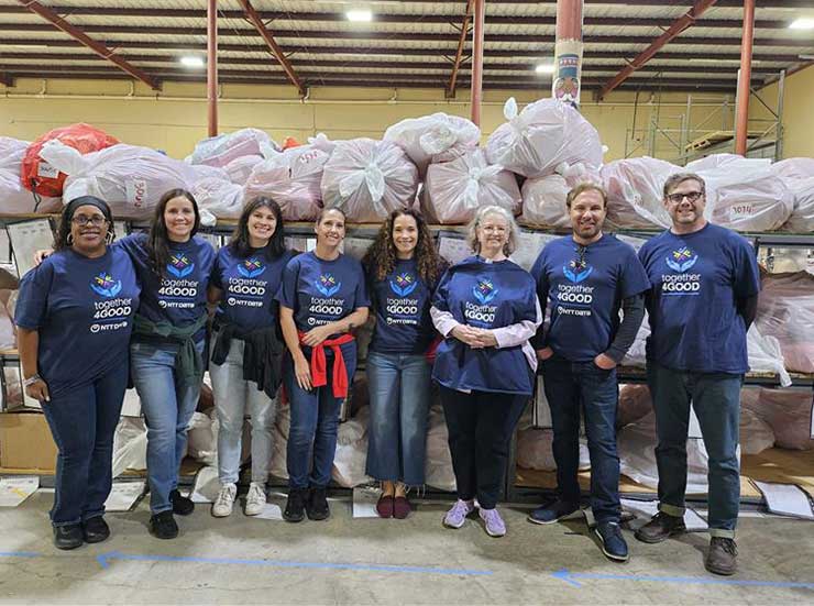 NTT DATA employees in the US distributed festive gifts to families in need across Austin, Texas